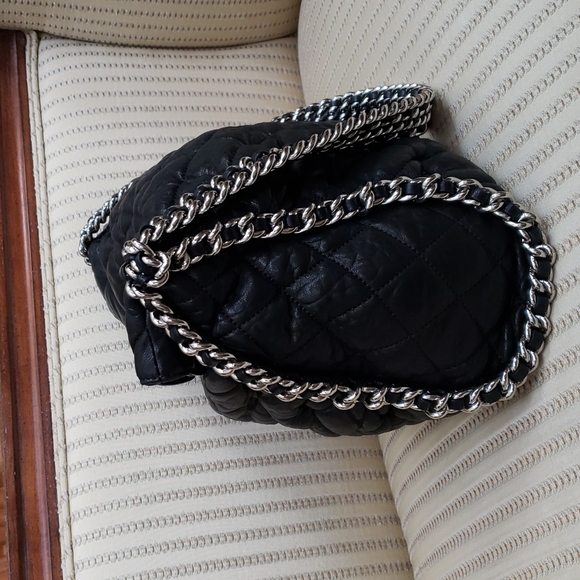 CHANEL CHAIN AROUND QUILTED LEATHER HOBO BAG - Picture 5 of 15